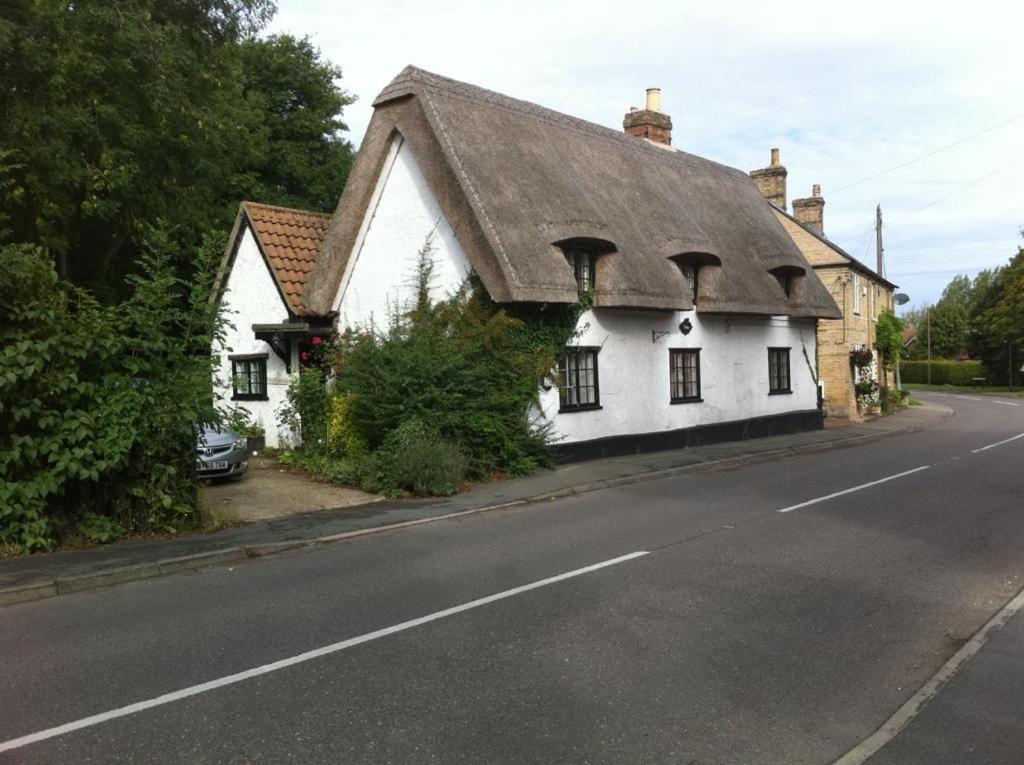 Quirky 18th Century Thatched * Great Staughton
