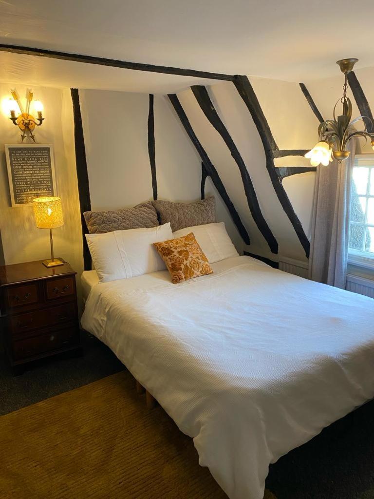 Quirky 18th Century Thatched Holiday home Great Staughton