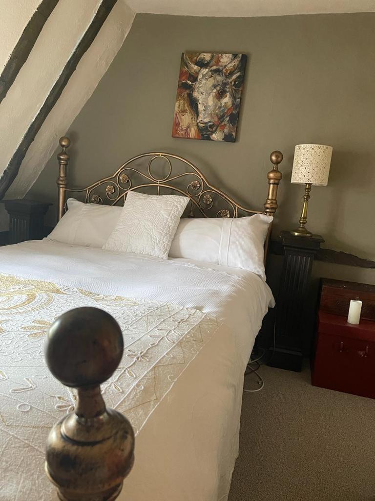 Quirky 18th Century Thatched Holiday home